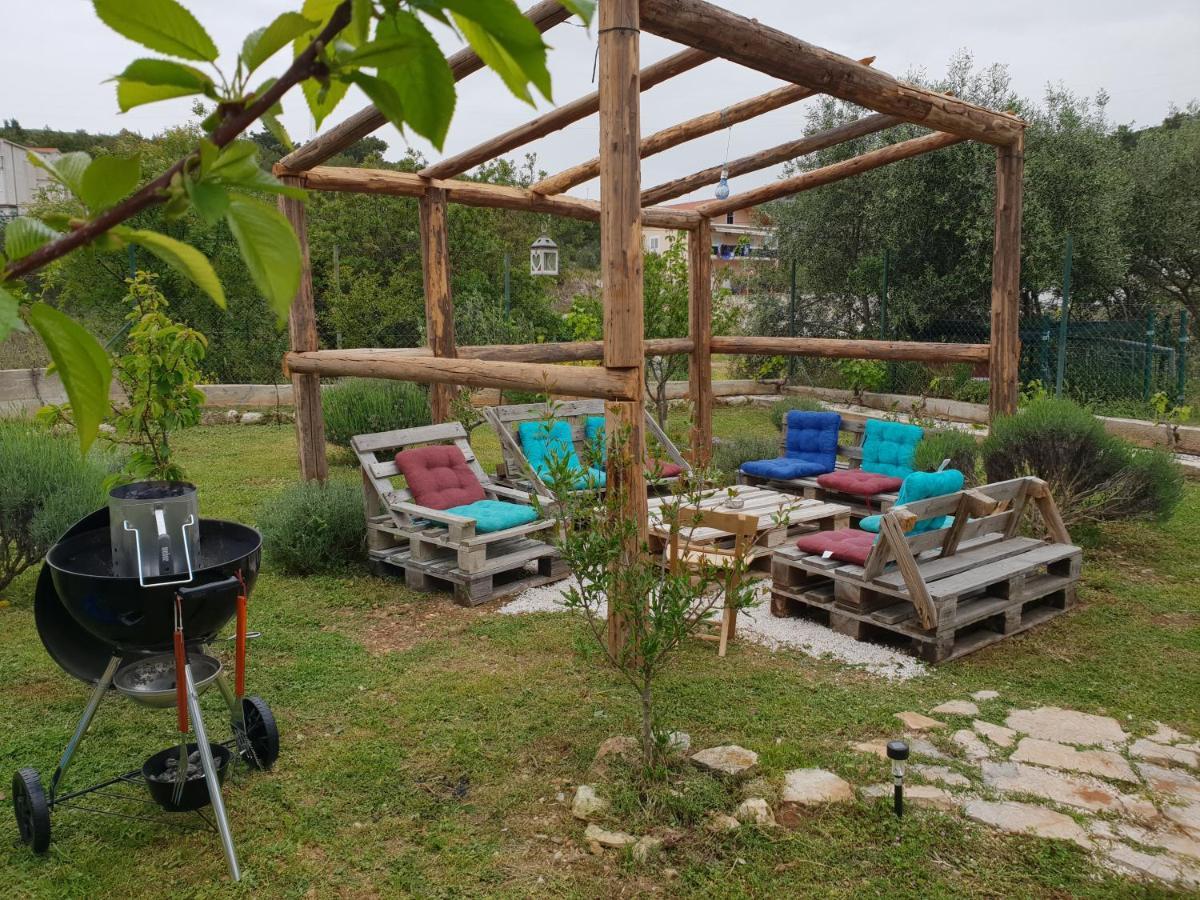 Apartment Mali Lovre *