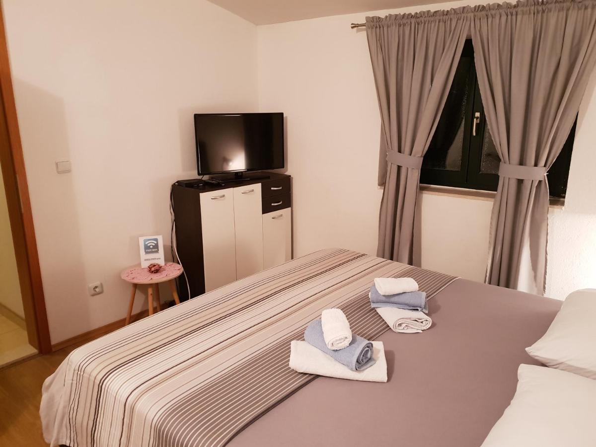 Mali Lovre Poljica (Trogir)