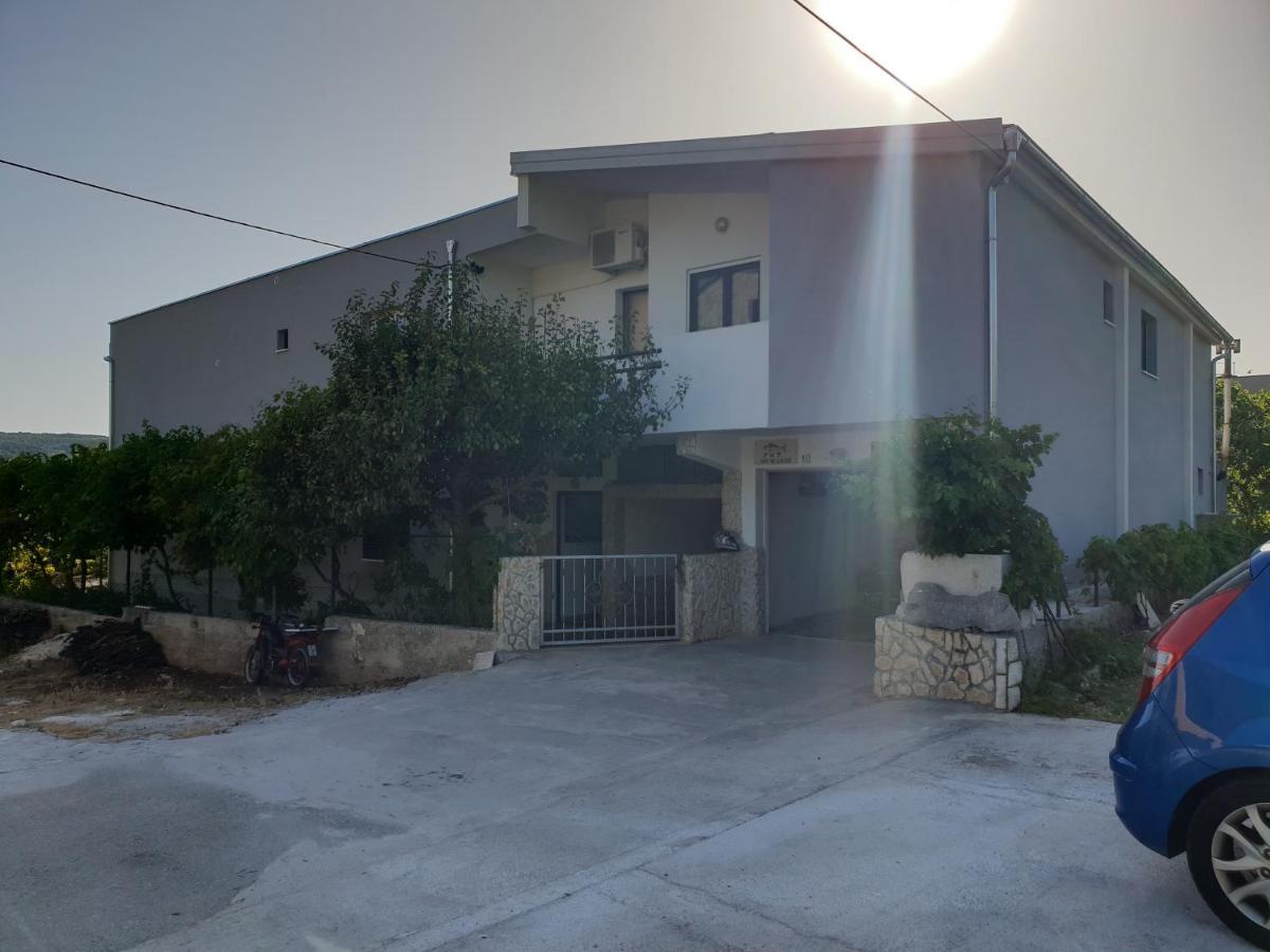 Apartment Mali Lovre
