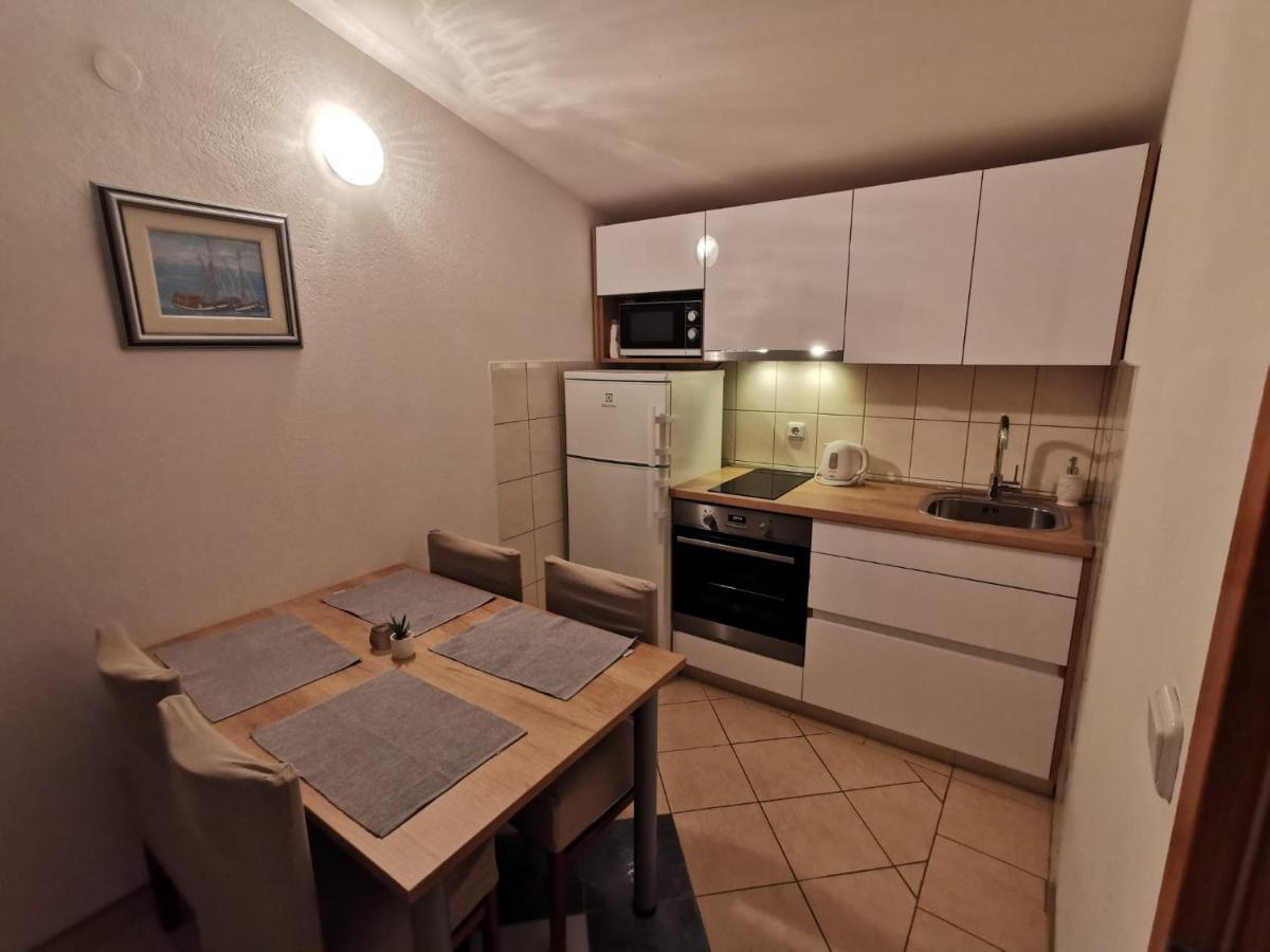 Apartment Mali Lovre