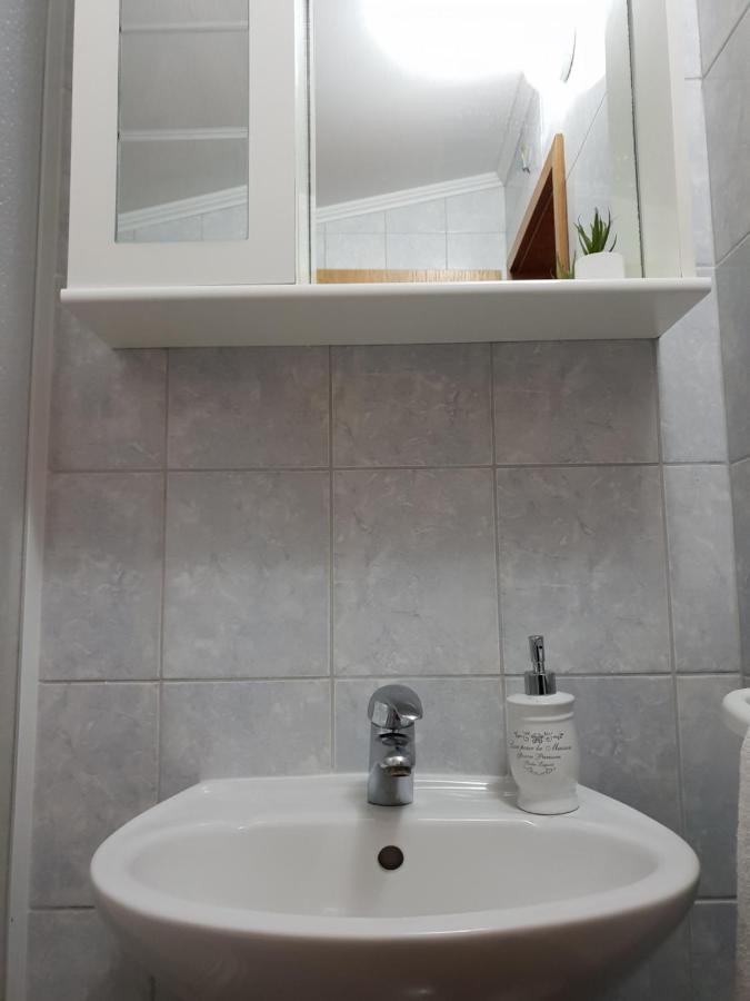 Apartment Mali Lovre *
