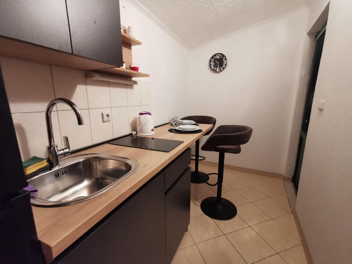 Mali Lovre Apartment *