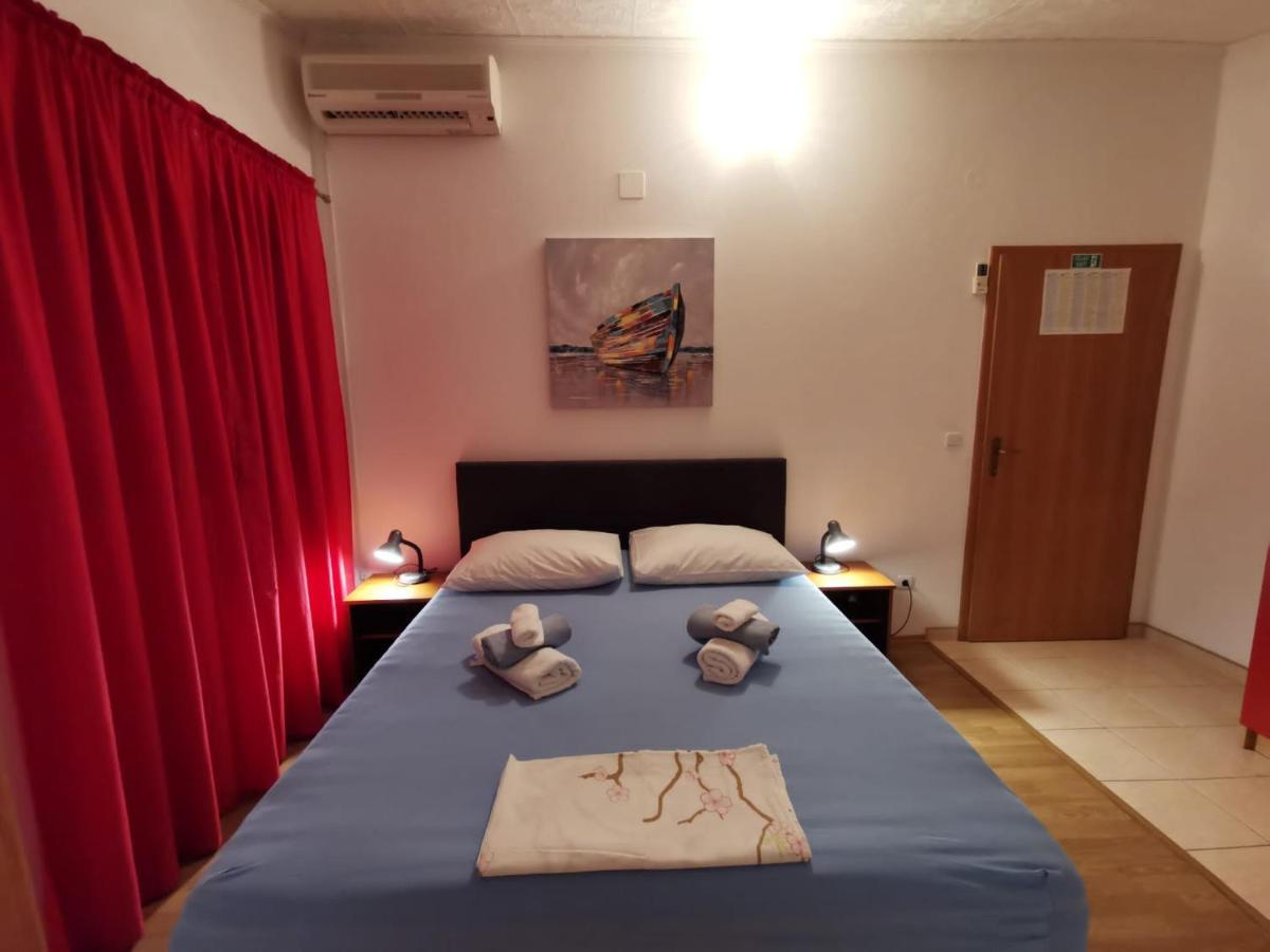 Mali Lovre Apartment *