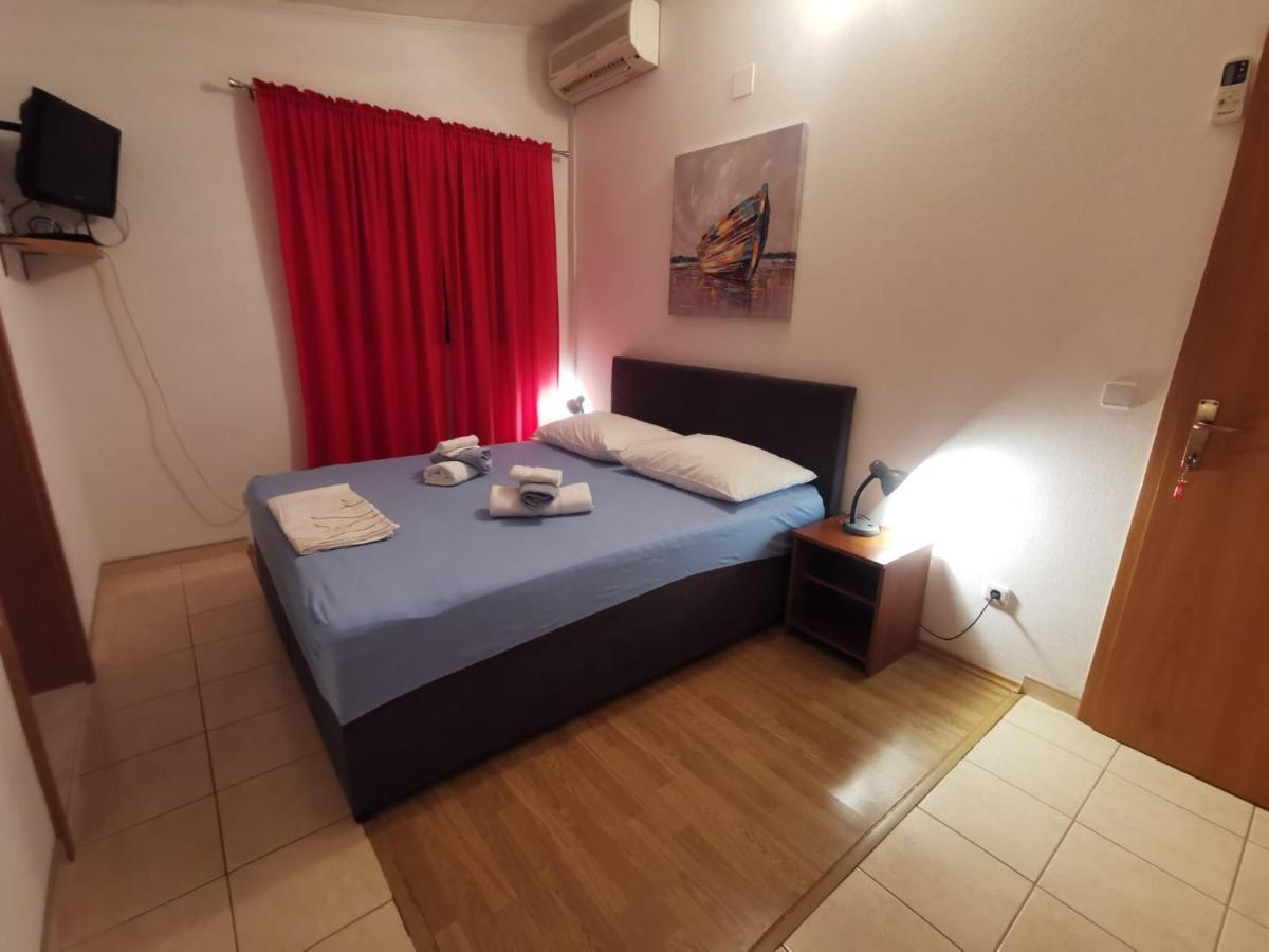 Mali Lovre Apartment *