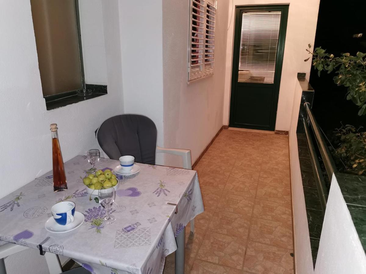 Mali Lovre Poljica (Trogir)