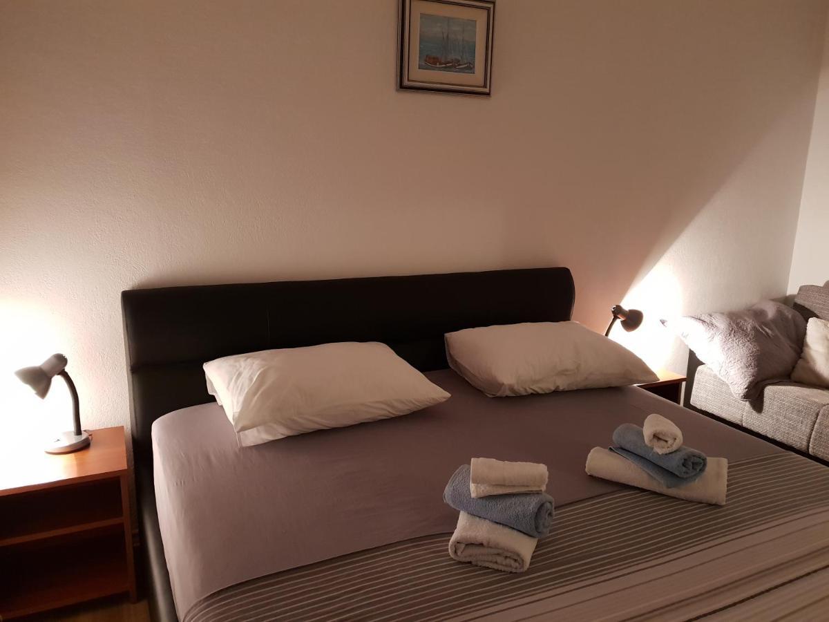 Mali Lovre Poljica (Trogir)